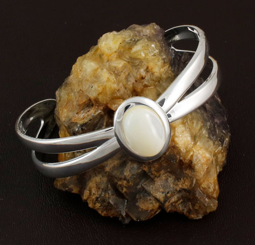 Mother-of-Pearl-Bow-BAngle Mother-of-Pearl-Bow-BAngle